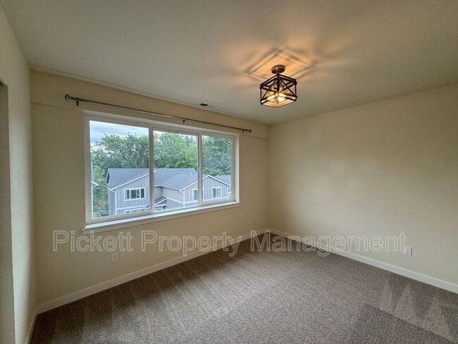 Building Photo - 2537 Filbert Ave