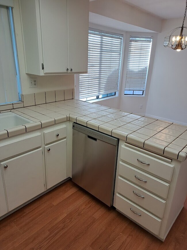Dishwasher in Kitchen - 37727 Maureen St