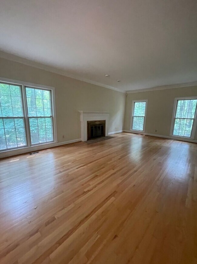Building Photo - Spacious SF home in Potomac