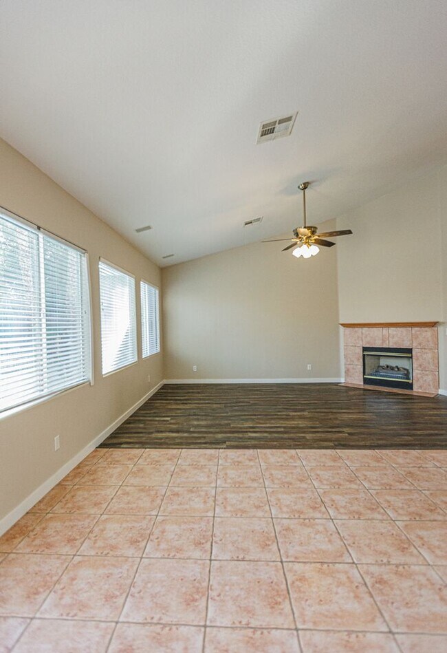 Building Photo - 1344 Temporale Dr