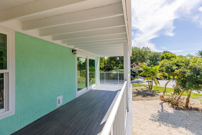 Building Photo - 224 W Seaview Dr