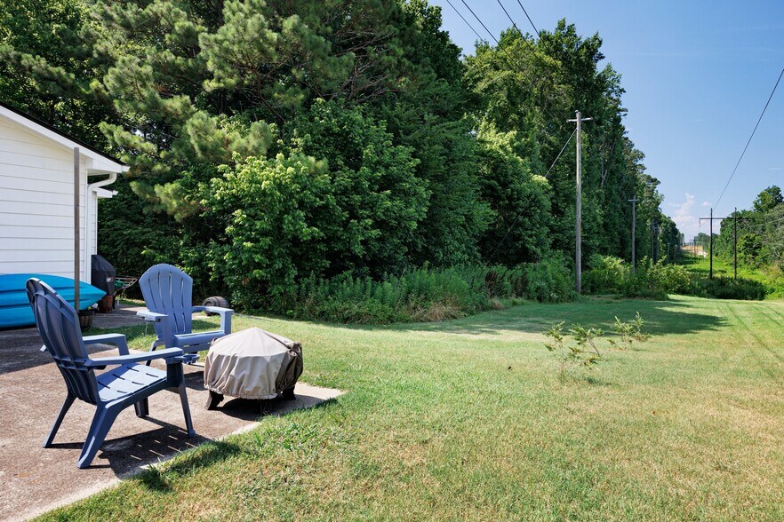 Building Photo - 223 Woodglen Dr