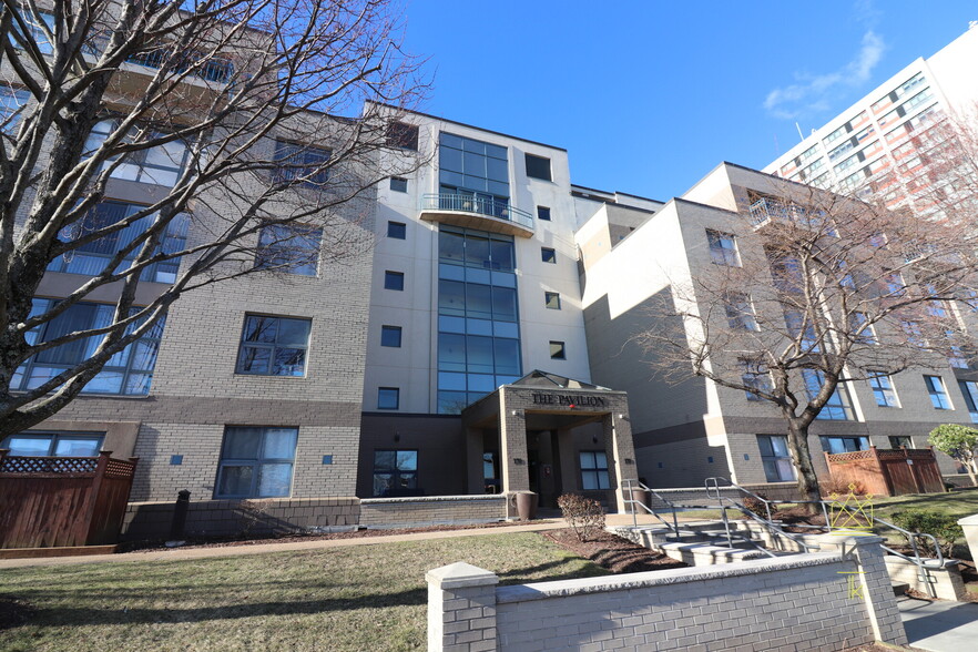 Building Photo - 170 Gore St