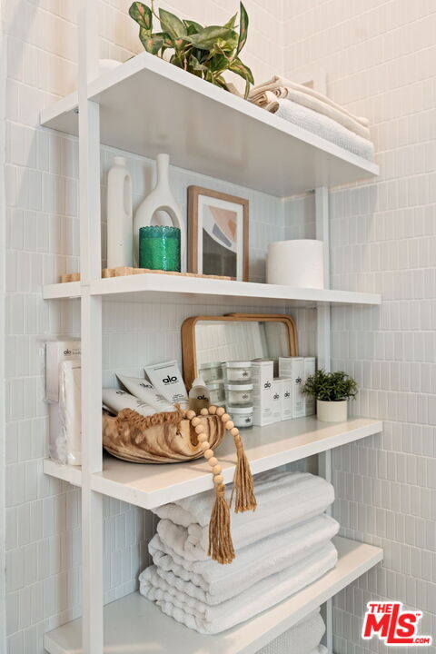 Building Photo - 358 N Bronson Ave