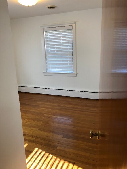 Building Photo - 11500 Elmwood Ln