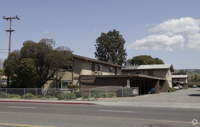 Primary Photo - Ponderosa Apartments
