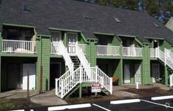 Building Photo - SUPER CUTE! 1st Floor 1 Bedroom/ 1 Bath Co...