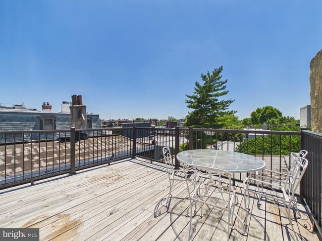 Building Photo - 2220 Delancey St