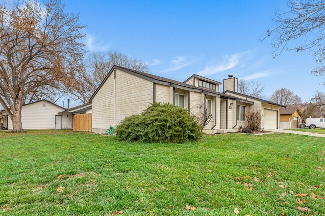 Building Photo - 5828 W Filly St