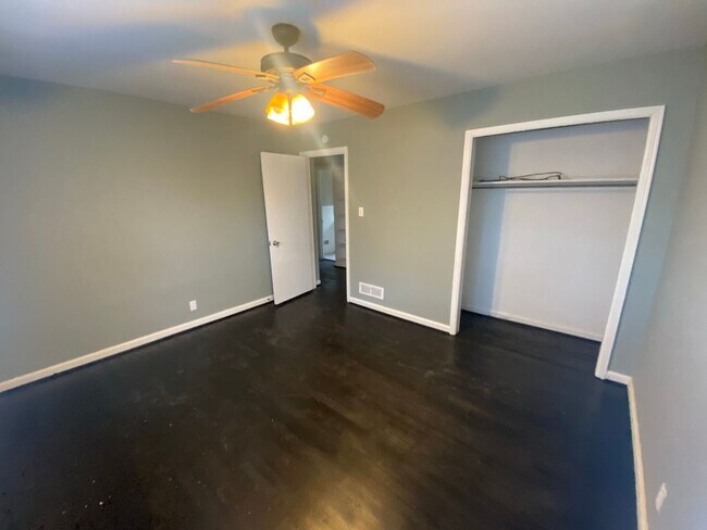 Building Photo - October Special!! Reduced Rent! Move In special- First Months Rent Free! Terms Apply! Call Today~