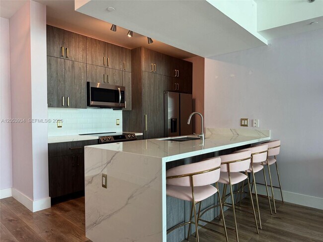 Building Photo - 951 Brickell Ave