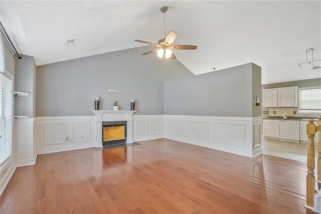 Building Photo - 375 Shadetree Ln