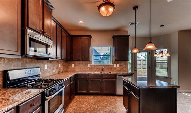 Building Photo - 135 Lindsey Terrace