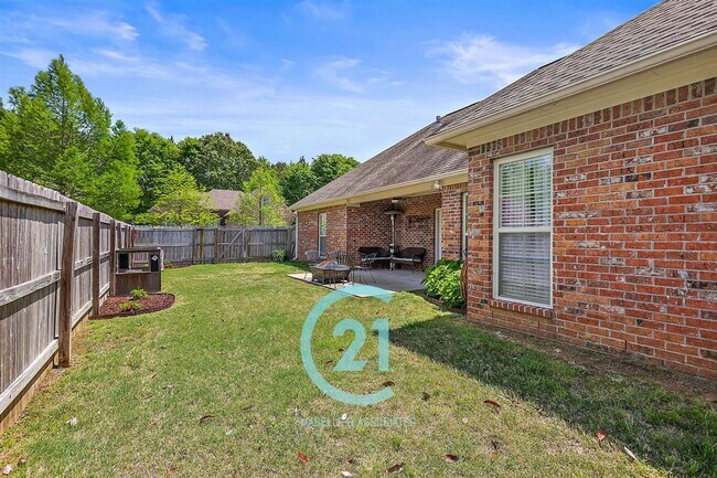 Building Photo - Beautiful 4 bedroom, 2 bathroom house in B...