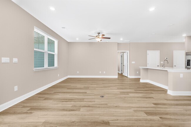 Building Photo - 7068 Shooting Star Way