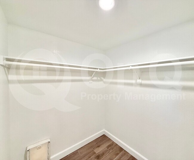 Building Photo - 537 S Danyell Dr