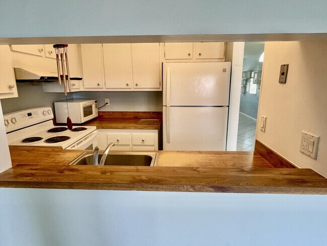 Building Photo - 7070 Golf Colony Ct