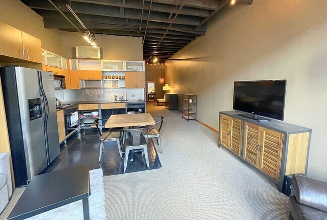 Building Photo - Beautiful Furnished Downtown Loft Coming available May 1st!