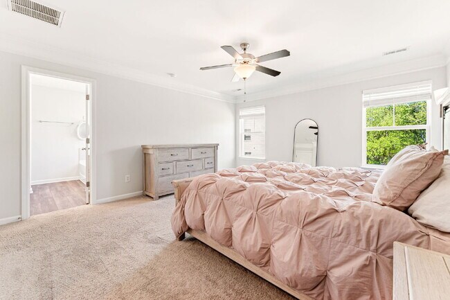 Building Photo - Sleek & Stylish 3 Bed, 2.5 Bath Townhome in Prime Location $2,100/mo rent