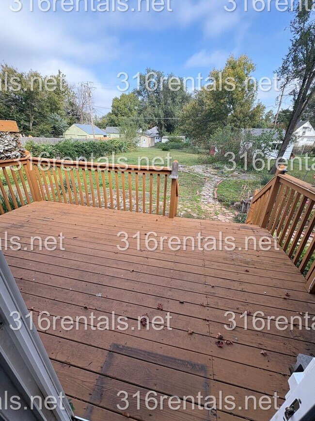 Building Photo - $799 - 2bed 1 bath - Single Family Home