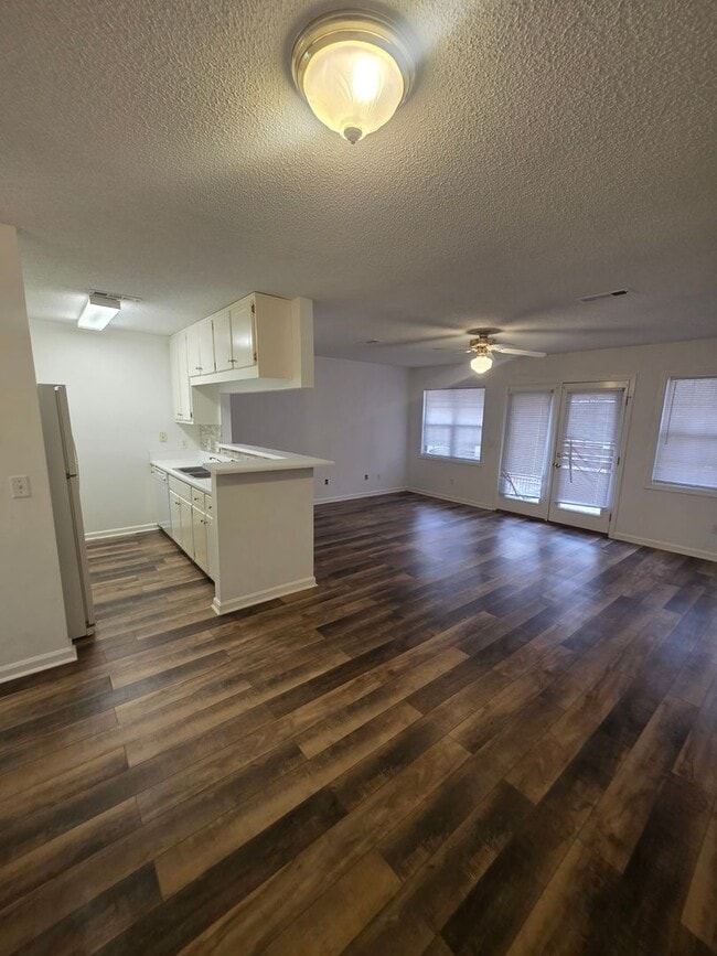 Building Photo - 203 Woodrun Dr