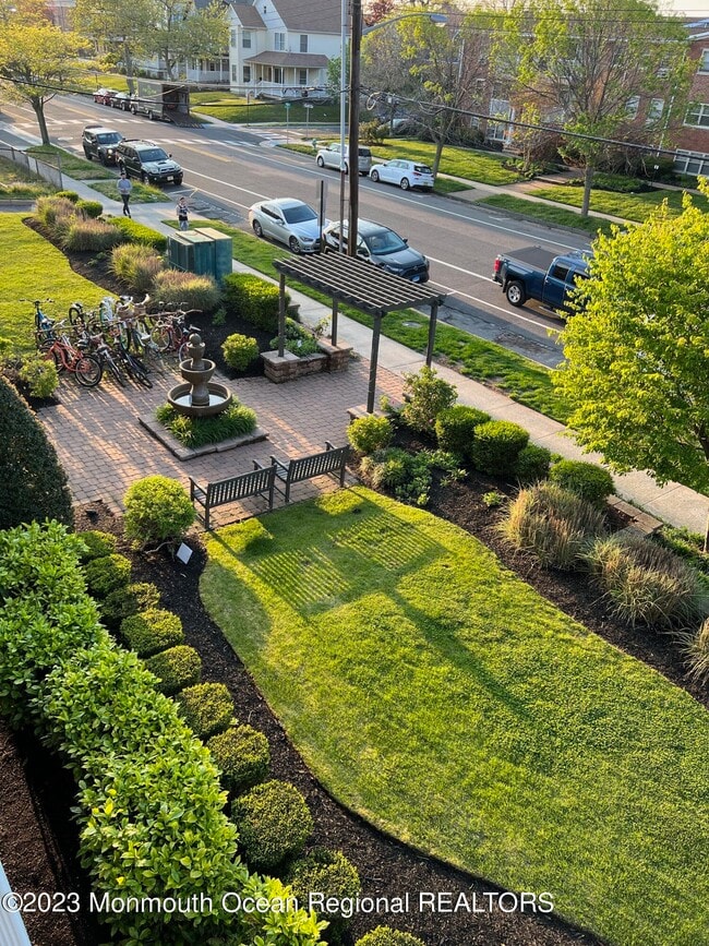 Building Photo - 304 4th Ave