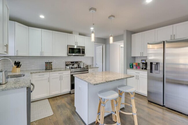 Building Photo - 3102 Hillside Ave