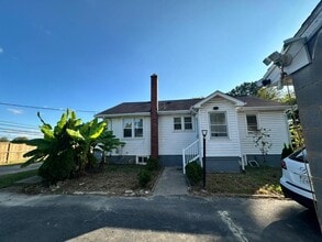 Building Photo - 6724 Centreville Rd