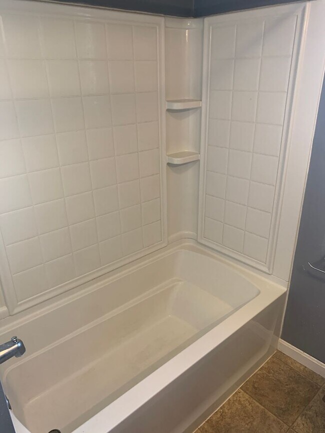 Building Photo - Lovely Ranch Home with Hardwood Floors and...