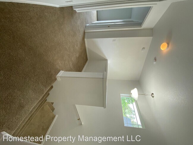 Building Photo - 1408-1410 Falcon Loop