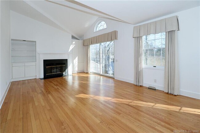 Building Photo - 230 Saugatuck Ave
