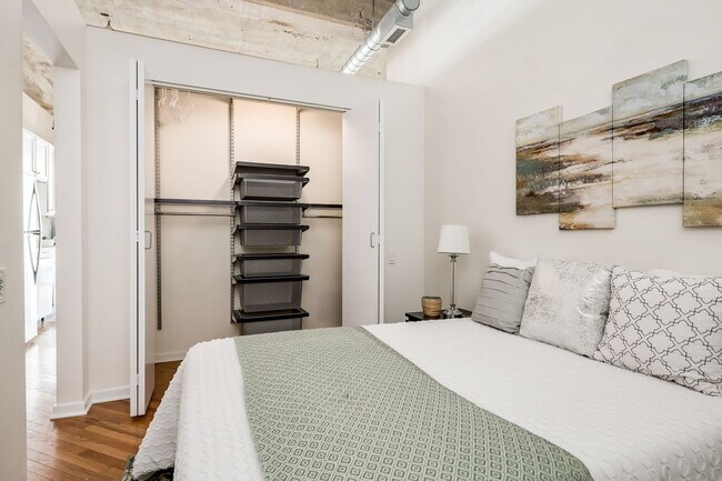 Building Photo - 210 S Desplaines St