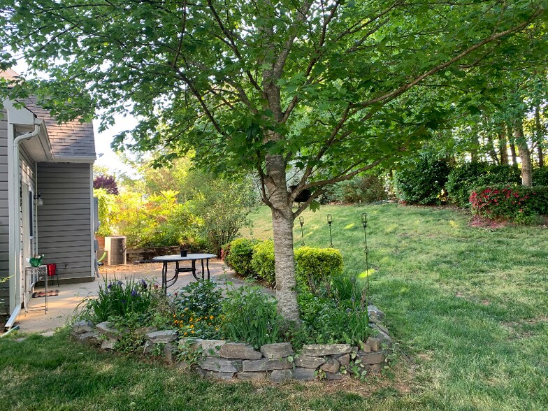 Building Photo - 8333 Southgate Commons Dr