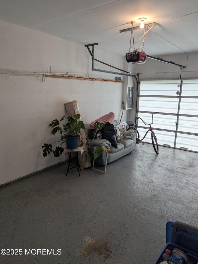 Building Photo - 3B Ardmore St