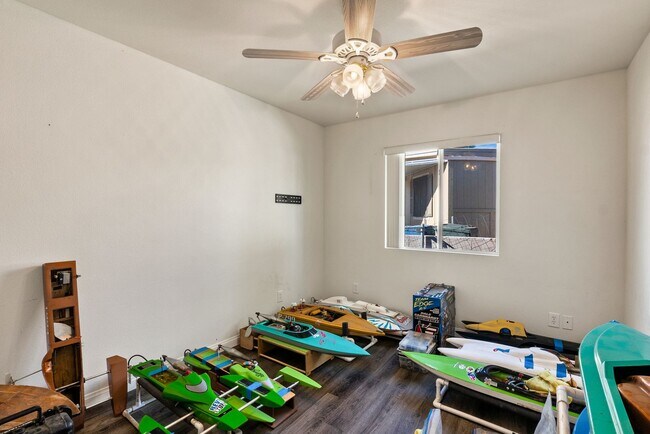 Building Photo - 3BR Home w/Fenced yard and Garage-1 Block to Colorado River