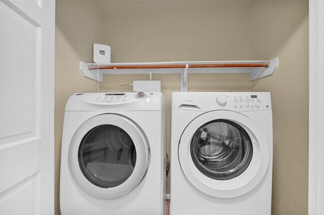 Building Photo - 16107 Sheldon Ridge Way