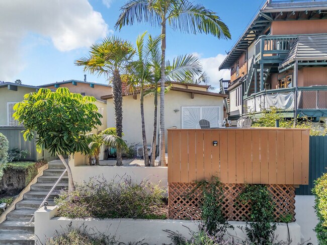 Building Photo - 4585 Saratoga Ave