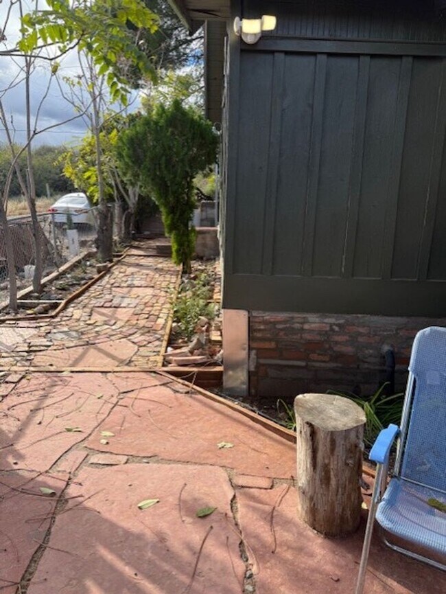 Building Photo - 326 Kindra Heights Rd