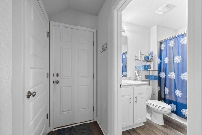 Building Photo - 5213 Peach Dr