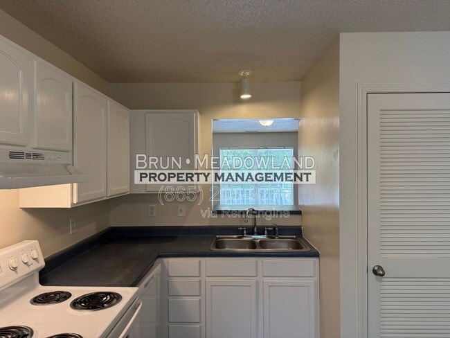 Building Photo - 5622 Boxwood Garden Way