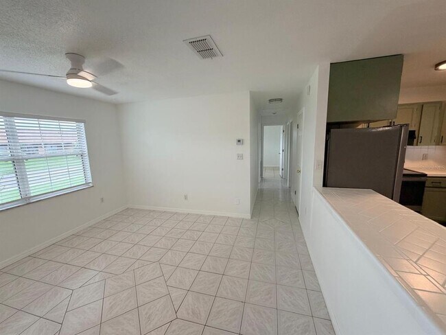 Building Photo - 2510 Sandalwood Dr