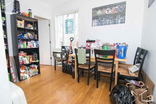 Building Photo - Beautiful apartment/ great value in Bright...