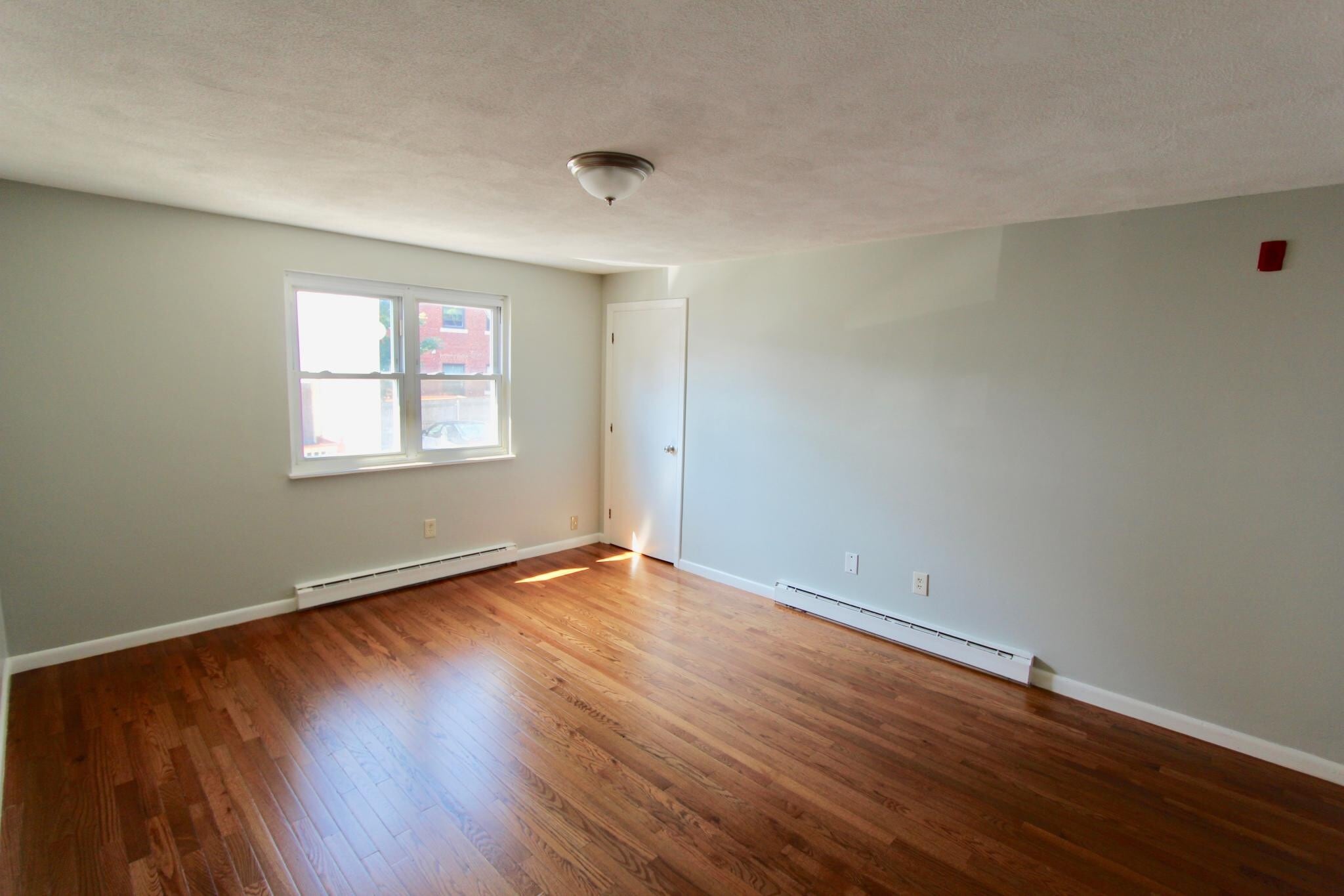 Building Photo - 627 Beach St