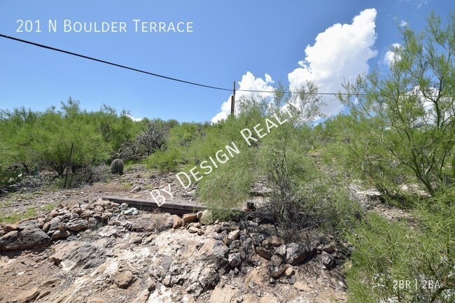 Building Photo - West Tucson Hillside 2 Bed 2 Bath SFR with...