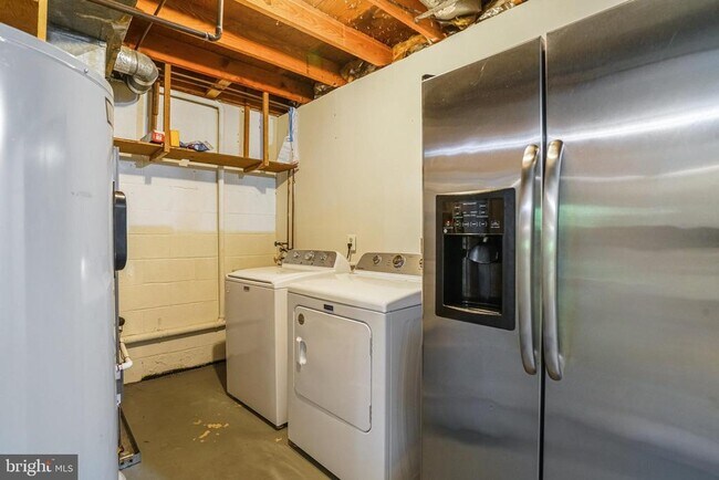 Building Photo - 7481 Jayhawk St