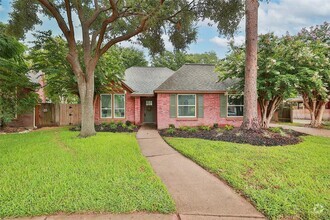 Building Photo - 16011 Country Bend Rd