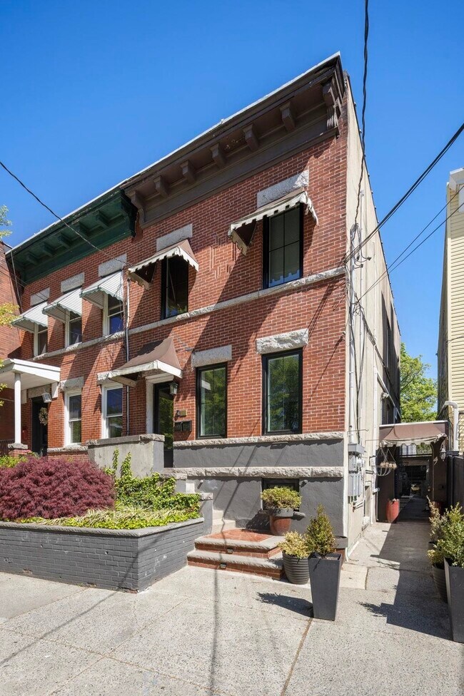 Building Photo - 138 Central Ave