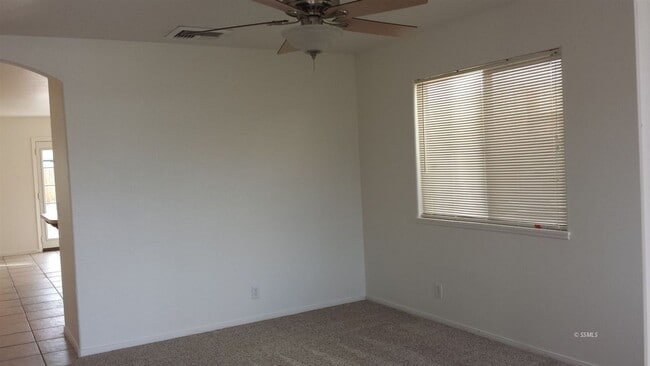 Building Photo - Beautiful 4 Bedroom Home