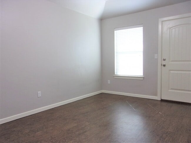 Building Photo - 2 BED 1 BATH 1 CAR GARAGE TOWNHOUSE-DEL CITY