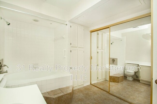 Building Photo - 4242 N Capistrano Dr